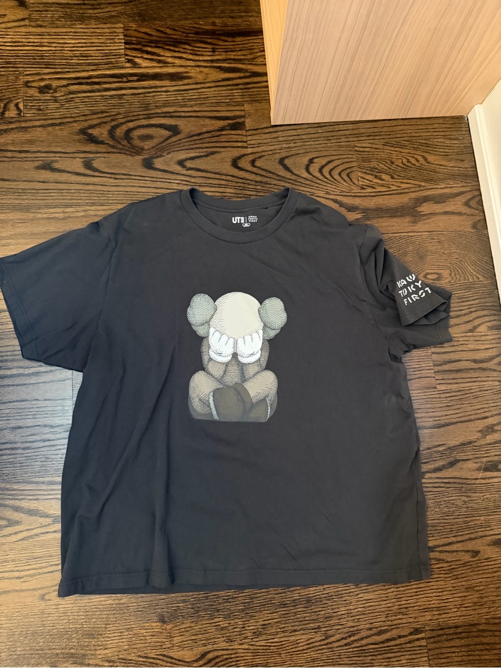 Uniqlo KAWs men’s Graphic Tee 2XL